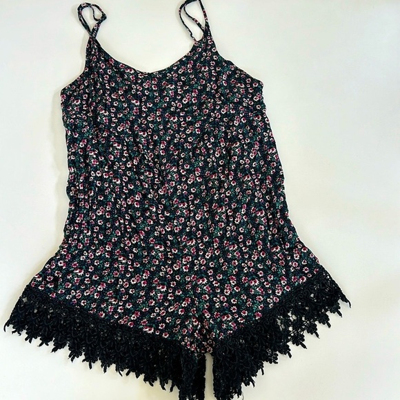 Free People Indio Boho Shorts Romper Lace Floral size Medium - Picture 2 of 9